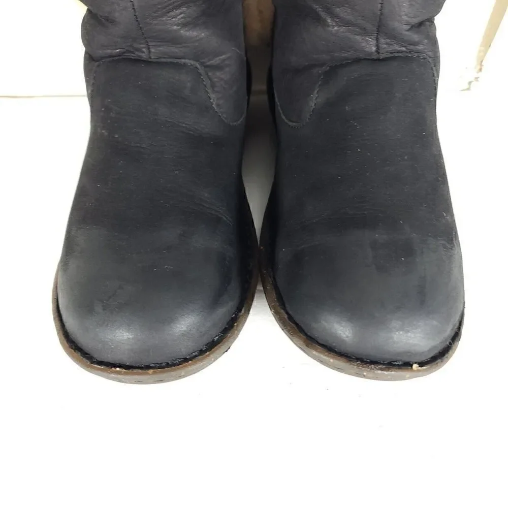UGG Women's Akadia US 7 Black Leather Sheepskin Shearling Mid Calf Winter Boots